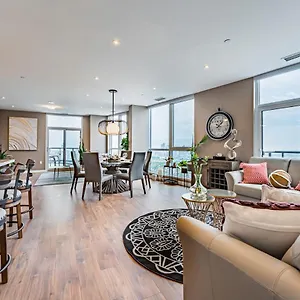 Apartment Amazing 3 Bed 4 Bath Penthouse With Roof Terrace Close To Airport, Mississauga